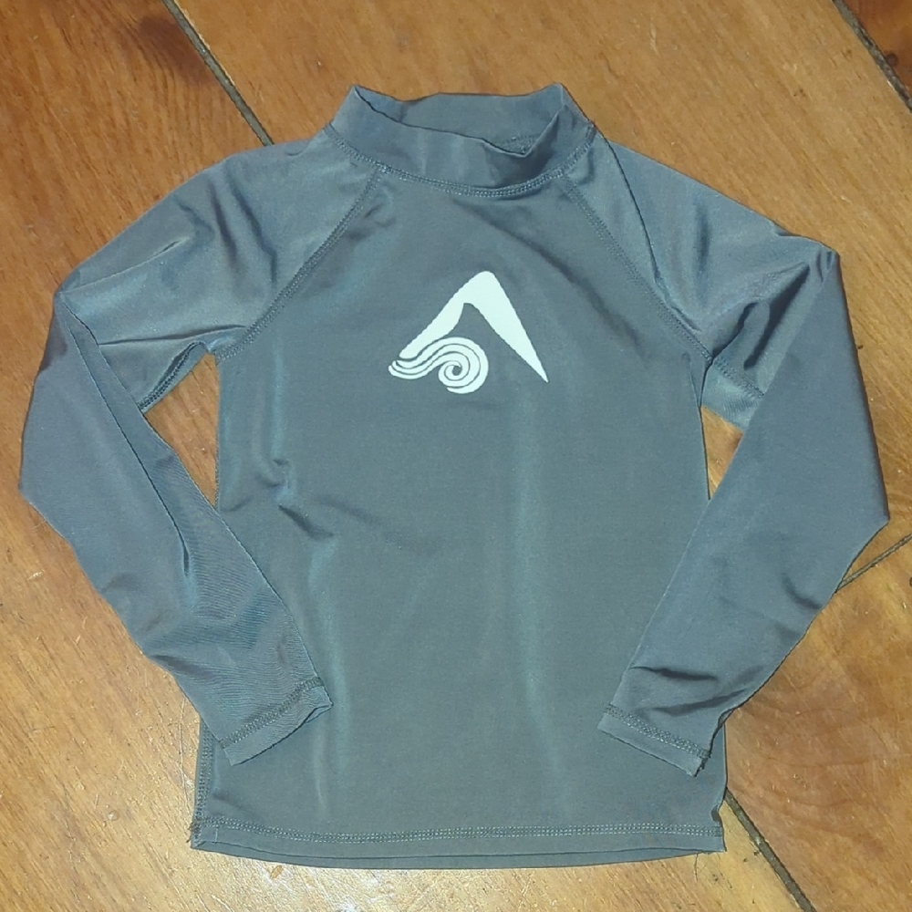 LIKE NEW Gray Long Sleeve Rash Guard 6